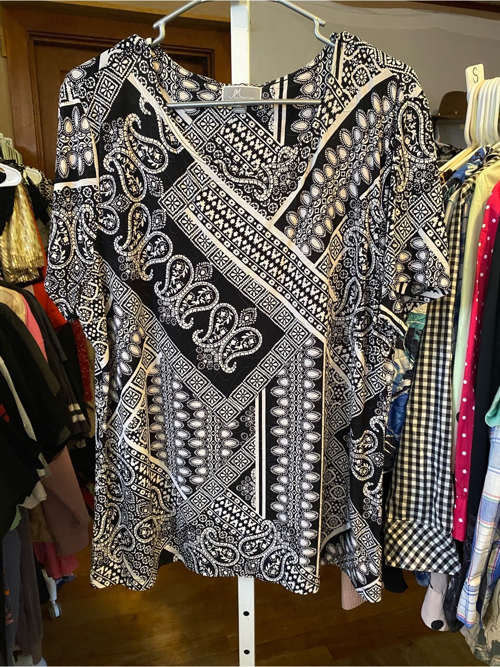 JM Collection Black & White Paisley Print V-Neck Top